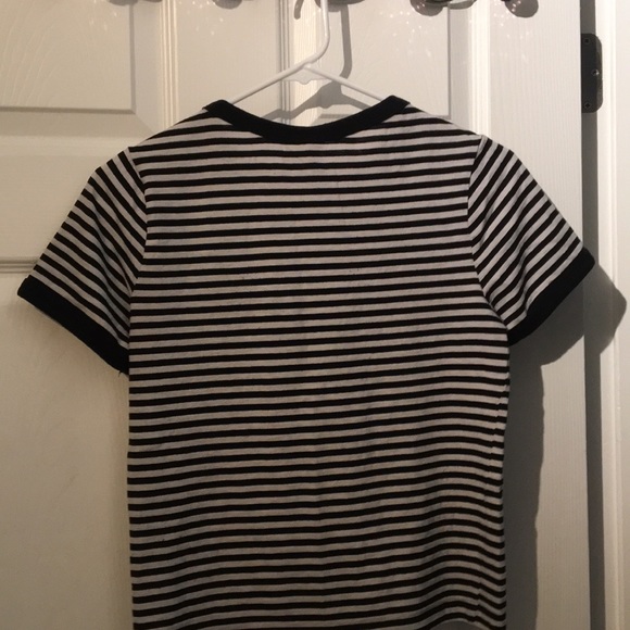 A striped black and white t-shirt - Picture 4 of 4